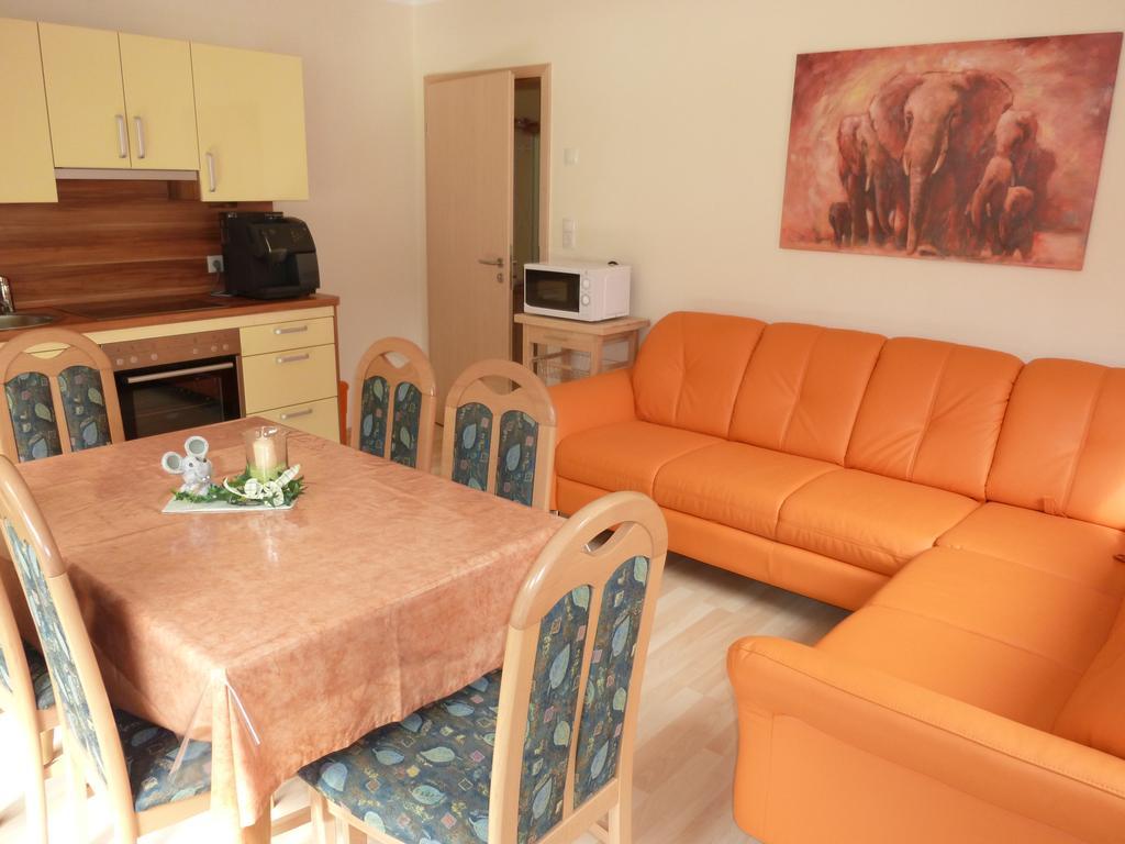 Vronis Landhaus Apartments Hüttau Chambre photo